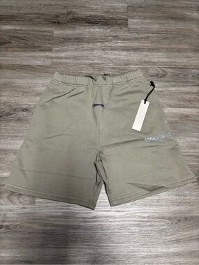 Fw20 fear of god essentials Cement short